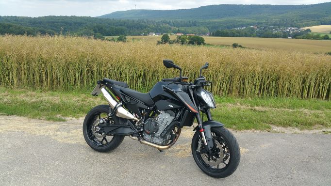 KTM Duke 890.jpg