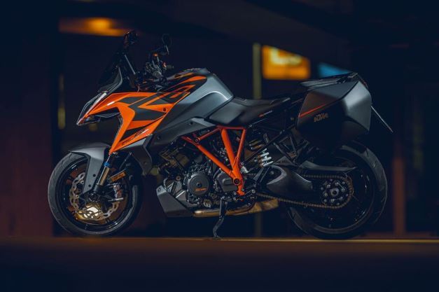 KTM_1290_Super_Duke_GT_2022_024.jpg