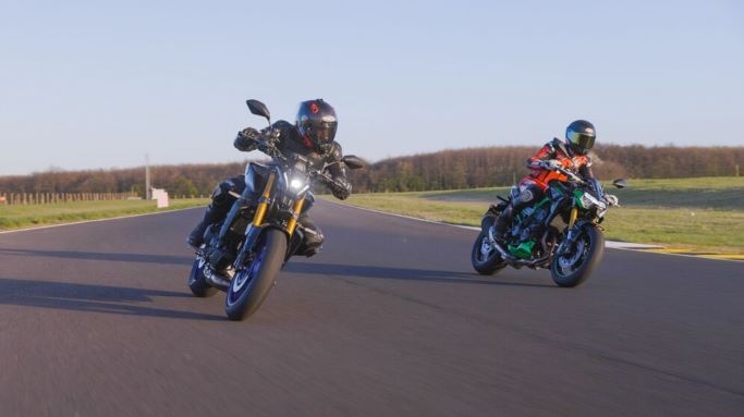 Yamaha MT-09 SP vs. Kawasaki Z900 .jpg