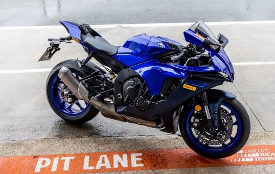 Yamaha R 1.jpg