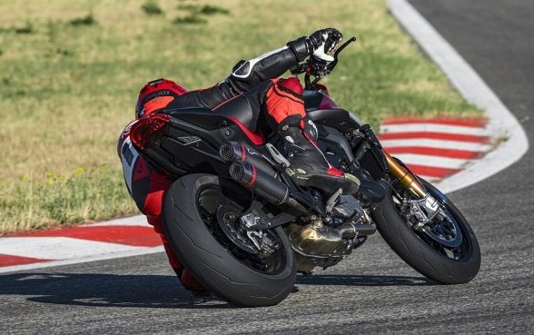 Ducati-Monster-SP-MY23-overview-gallery-02-1920x1080.jpg