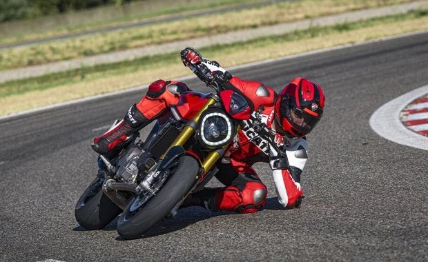 Ducati-Monster-SP-MY23-overview-gallery-03-1920x1080.jpg