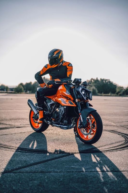 MY24KTM990DUKE_Static.jpg