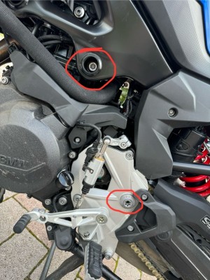 240630_BMW_F_800_GS_Schrauben_Motorbefestigung_4.jpg