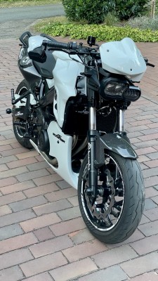 Groß (Front).jpeg